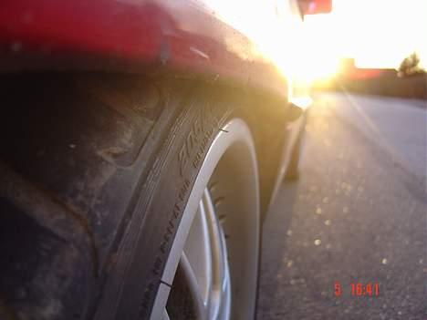 Mand kenneth wilson - den igen , der er ikke meget plads til dækket ;) billede 2