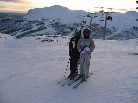 Kvinde Stine - ´ Skiferie i Norge januar 2007 (: Mig og min moster . Jeg står i den lyse flyverdragt til højre :D billede 4