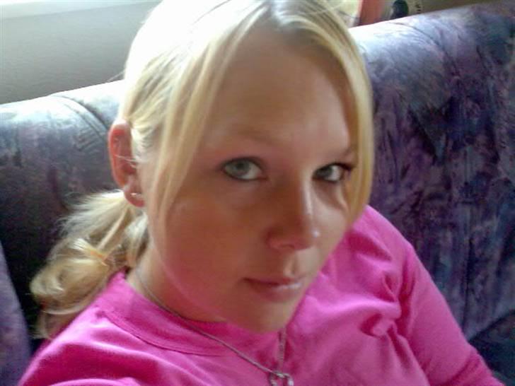 Kvinde Karina Larsen - savner det lyse hår billede 2