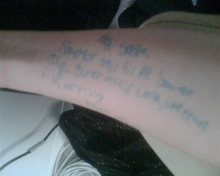 Kvinde Charlotte Berwald - Mia fik lige lyst til at skrive på mig   xD billede 2