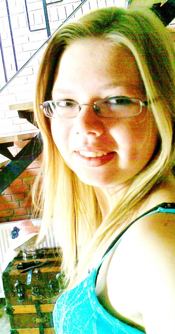 Kvinde Charlotte Berwald - Jeg er faktisk brilleabe ;) billede 11