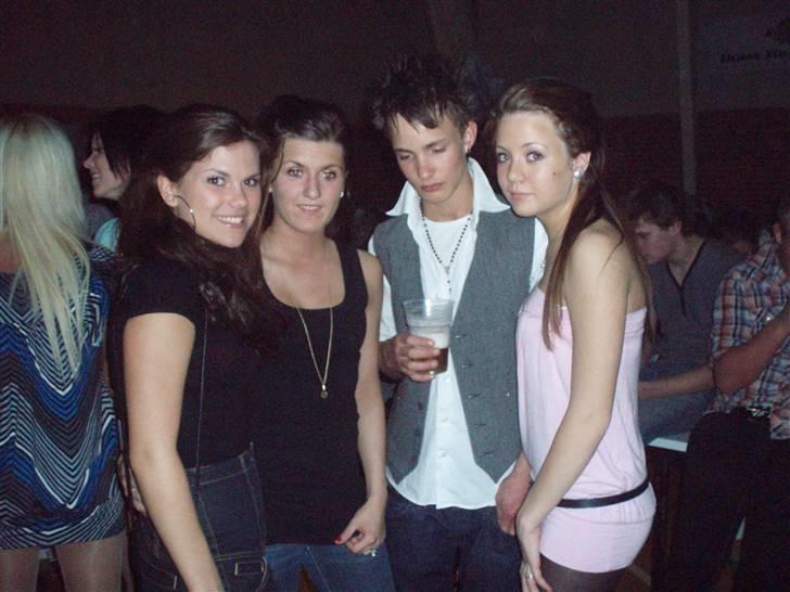 Kvinde Ann Christine d:  - Claudia, Karina, Mads-Emil og mig <3 billede 13