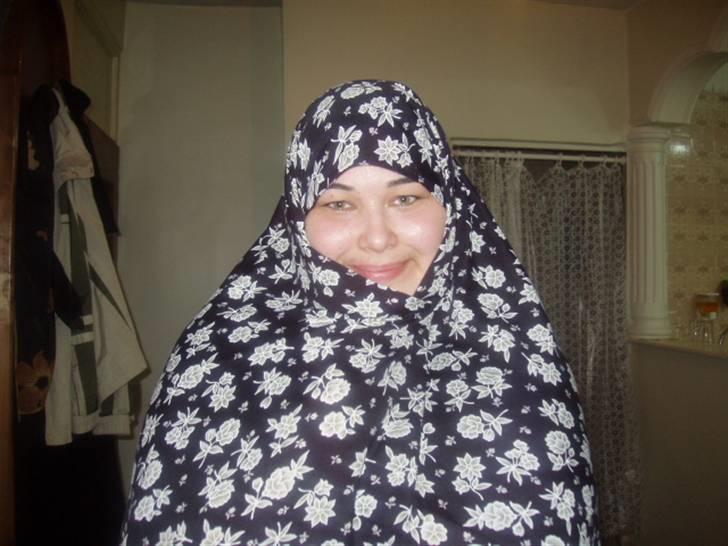 Kvinde Johanna - Mig i Iran, d. 17. februar 2004, i den traditionelle chador, som jeg venligst fik lov at låne til dette billede. billede 13