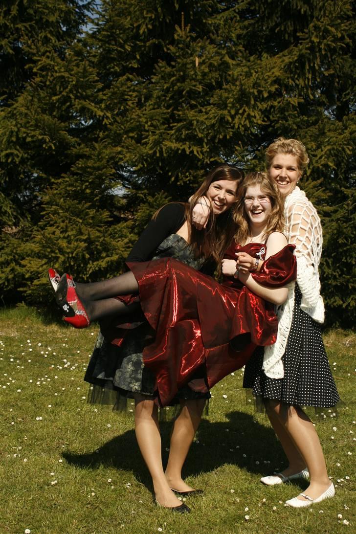 Kvinde Joan - Mine ZøZ´er og jeg til min fætters konfirmation.. billede 3