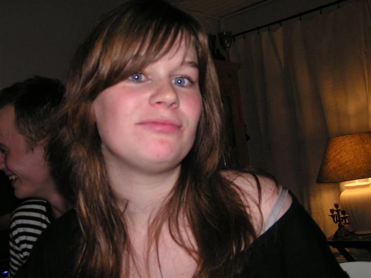 Kvinde Smuuk ? bedøm :P - 18 års fødseldag November 2007 billede 17