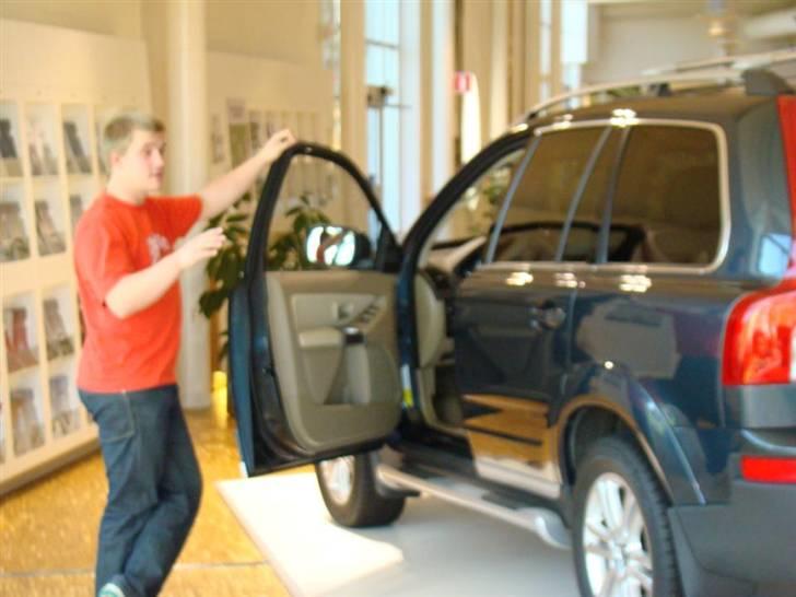 Mand Casper Sørensen - Igen ved Volvo. Samme demonstration... billede 6