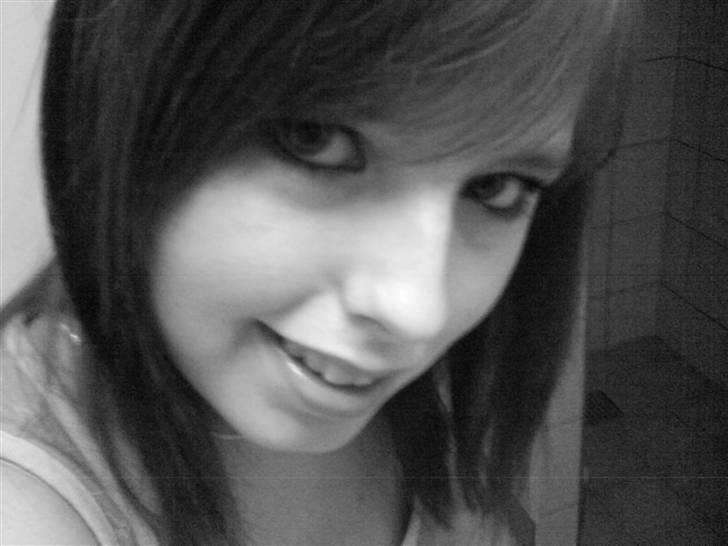 Kvinde Anne-Mette - Smiiiil =D billede 8