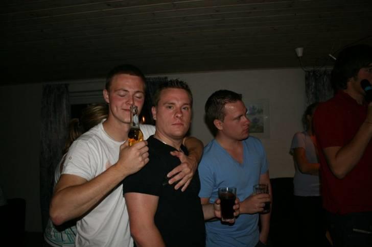 Mand Kenneth - Mig i den sorte...lidt stiv :-) billede 5