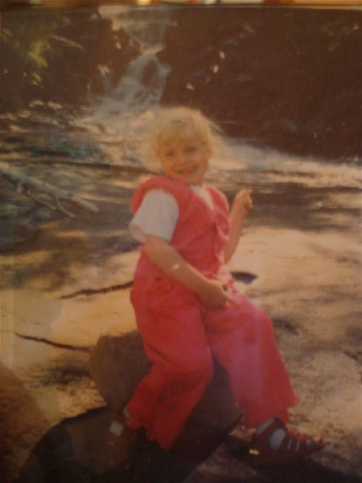 Kvinde Ditte - 7 år gammel, og taget i norge :). billede 3