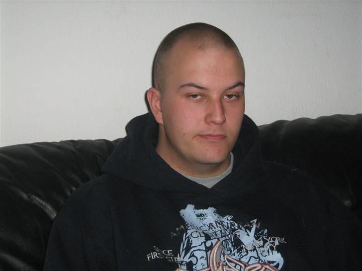 Mand dennis - hehe sidst på aften men prøver og holde smileet:) billede 3