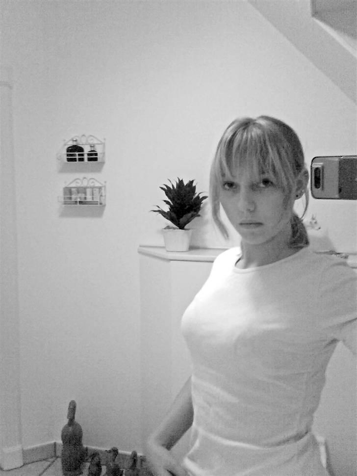 Kvinde Aniqa billede 1