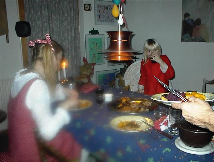 Kvinde tina - dum i nakken... billede 2