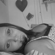 Kvinde Pernille  Aka Tutsii