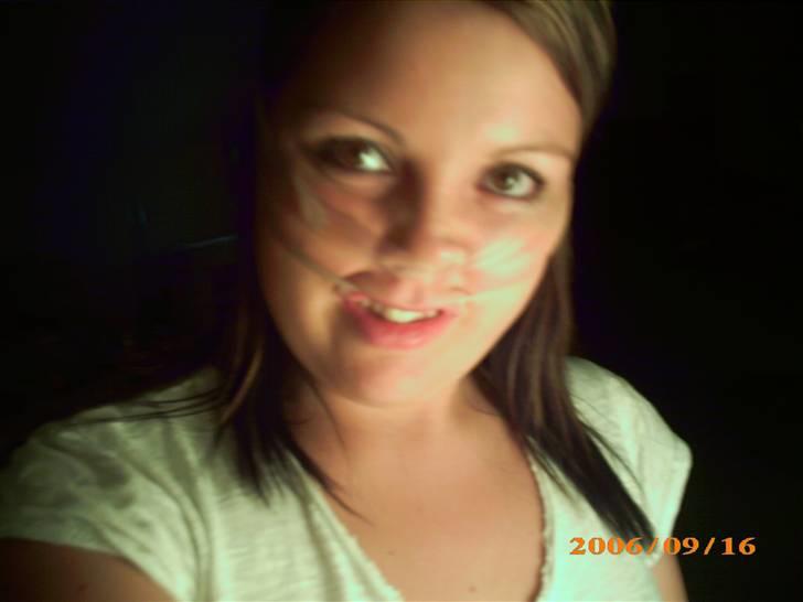 Kvinde tine - tape face billede 1