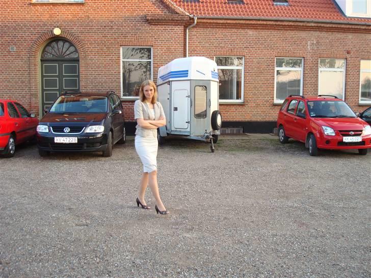 Kvinde Trine - Mig til min morfars fødselsdag billede 5