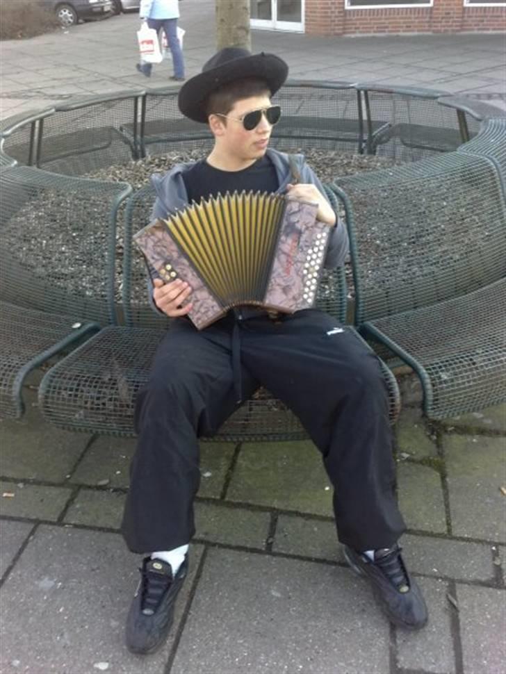 Mand Lucas - Mig og min søster billede 1