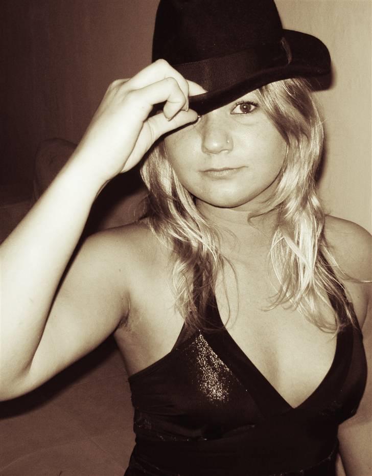 Kvinde sarah-ann - fuck off! billede 5