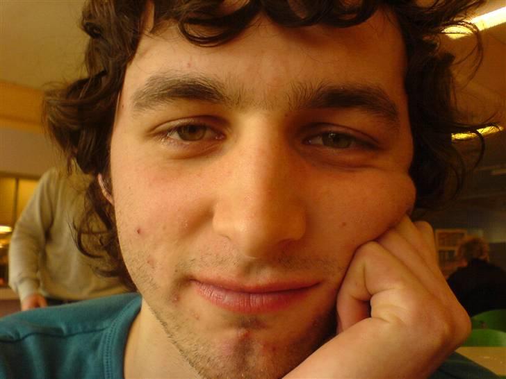 Mand jacob - kantinen i på vejle teknisk skole.  jeg var mega smadret så jeg halvsov. en af eleverne tog lige et hyrtigt snapshot. billede 6