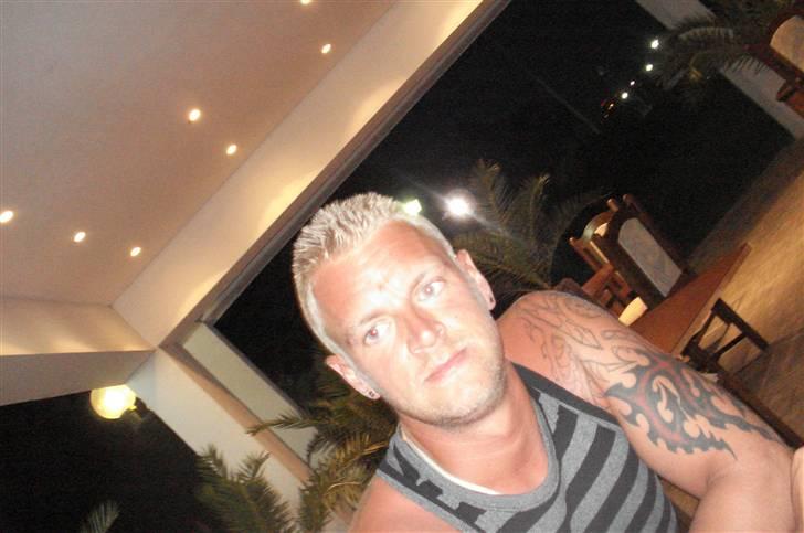 Mand Kim Madsen - lidt fuld på sunny beach :o) billede 12