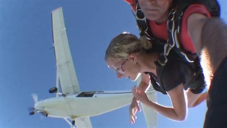 Kvinde . simone - Skydiving, Australien billede 11