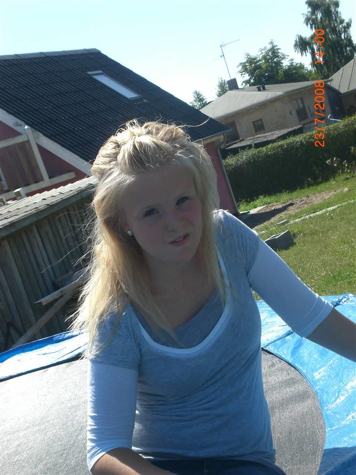 Kvinde Christina - Ja ser lidt sur ud! Men vidste ikk der blev taget billede billede 14