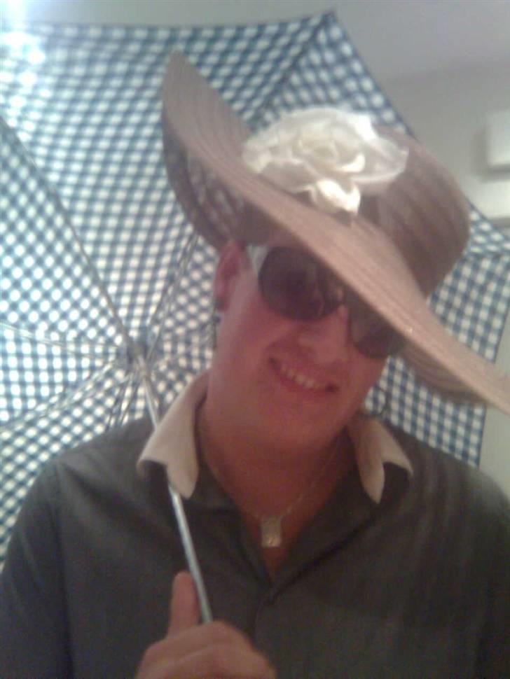 Mand TroelsH - Nogle timer før "grim" turen i byen i randers :D billede 4