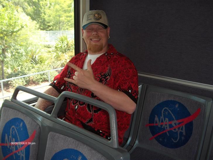 Mand Thomas  - Her er jeg på efter en lang dag NASA spacecenter 2006 billede 3