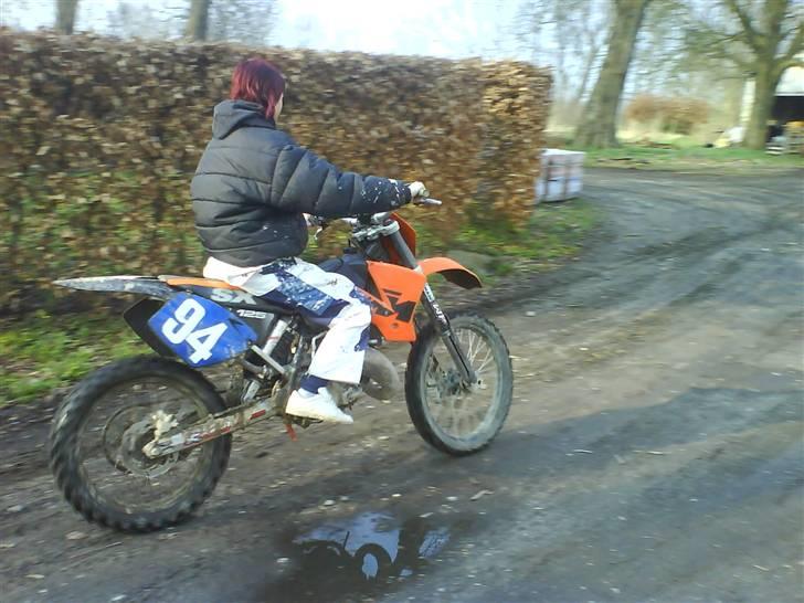 Kvinde Tanja - Gammelt! Mig på kærestens gamle crosser.  billede 17