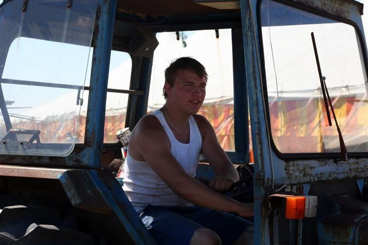 Mand kristian mortensen -  Forberedelserne Bork Havn Musikfestival billede 1