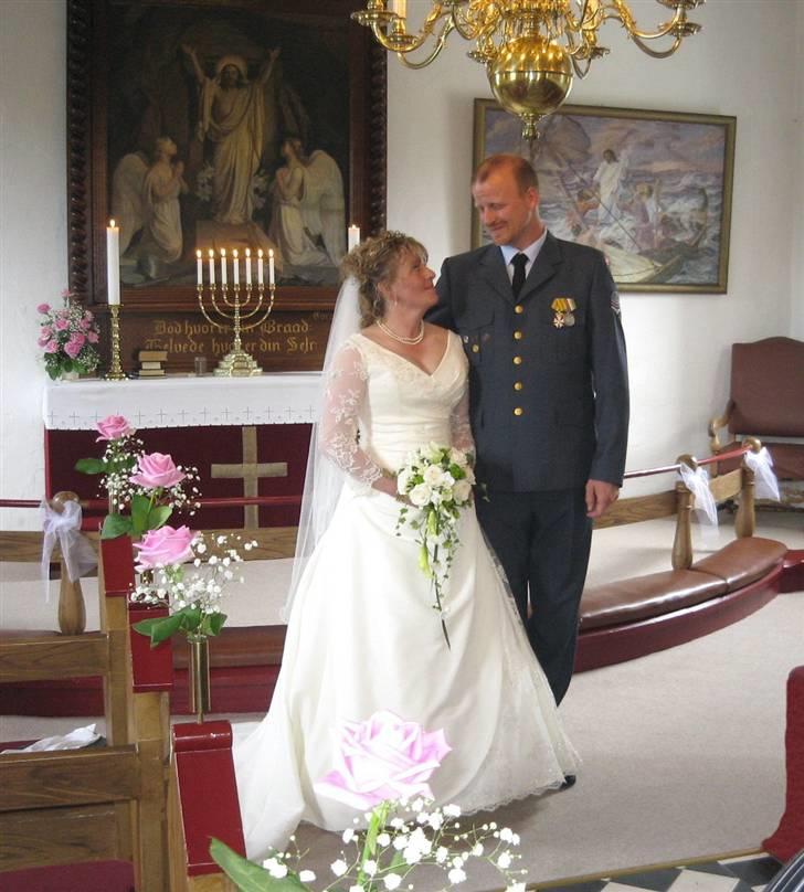 Kvinde Mona - Så fik jeg papire på manden.. billede 2