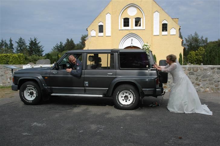 Kvinde Mona - SÅ SKUB DOG KVINDE... Gæsterne venter på kroen...!!! billede 4