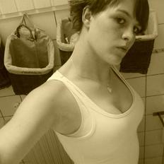 Kvinde Modellosz'Tass