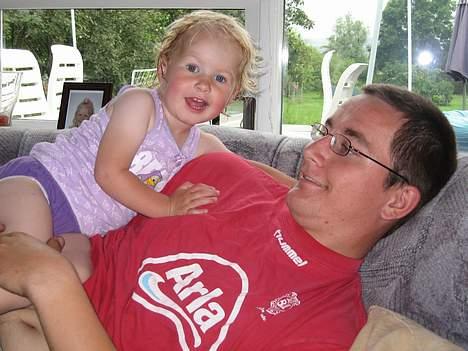 Mand Jonas.P - Mig og min niece. billede 3