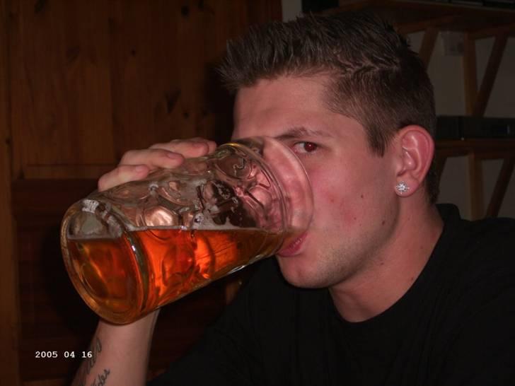 Mand Q - Tabte øl spil vi selv havde lavet.. 1½L øl i en køre.. BØVS.. det var blanding af gud og vandfald...;) billede 15