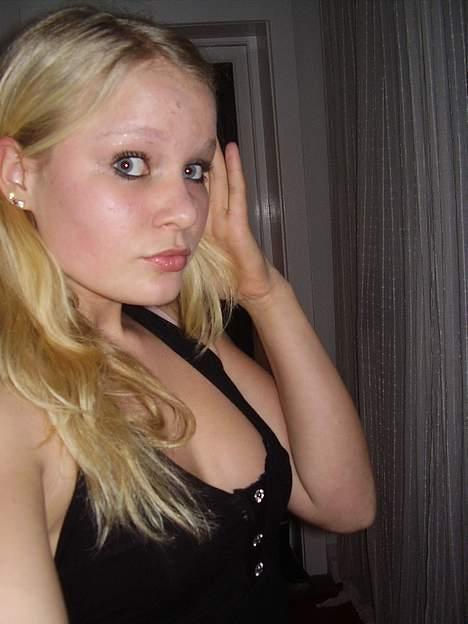Kvinde Pernille - #12 Mig, efter en halv flaske vodka (;  billede 12