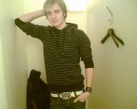 Mand #FlusH# - Inde og prøve lidt tøj.. taget af damen... billede 1