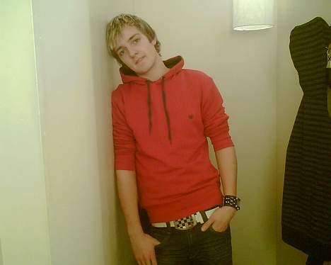 Mand #FlusH# - Inde og prøve lidt mere tøj... også taget af damen.. billede 2