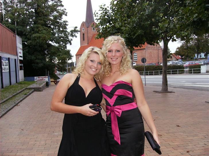 Kvinde Stephanie - Mig og Heidi inden min fødselsdagsfest på Globe  billede 5