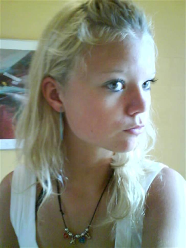 Kvinde Sabine - hos far. billede 3