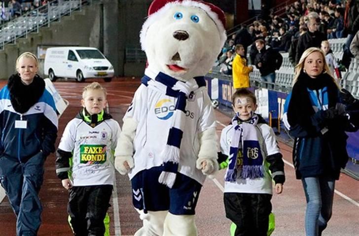 Kvinde Mia Holmqvist - Mig længst til venstre. (: billede 4