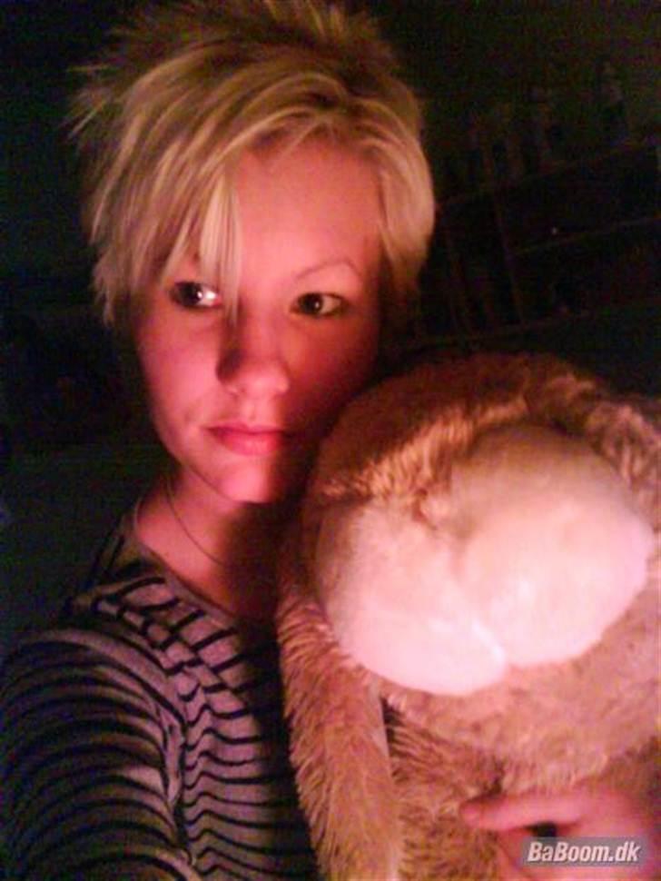 Kvinde Charlotte - Ja, min bedste ven er en bamse, og hvad så? :p  billede 12