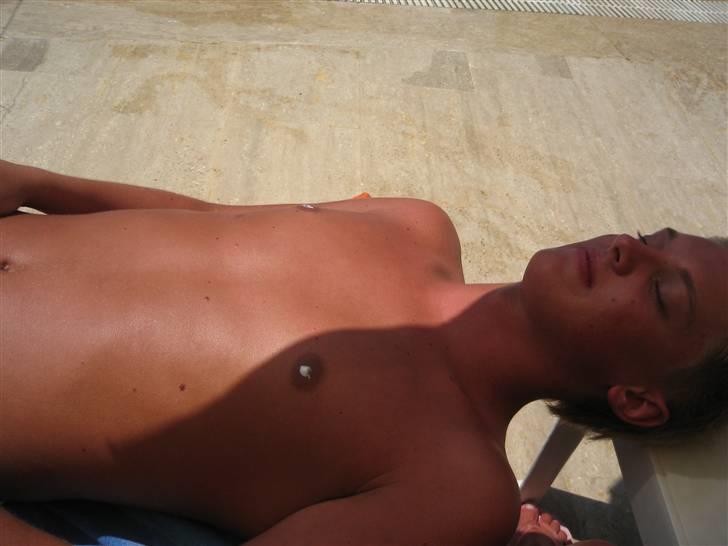 Mand Jesper - man skal jo passe på knapperne ikke bliver solbrændt billede 3