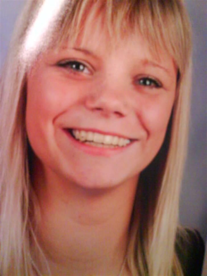 Kvinde Stefanie Krogsgaard - skole billedet ( som lyshåret) billede 5