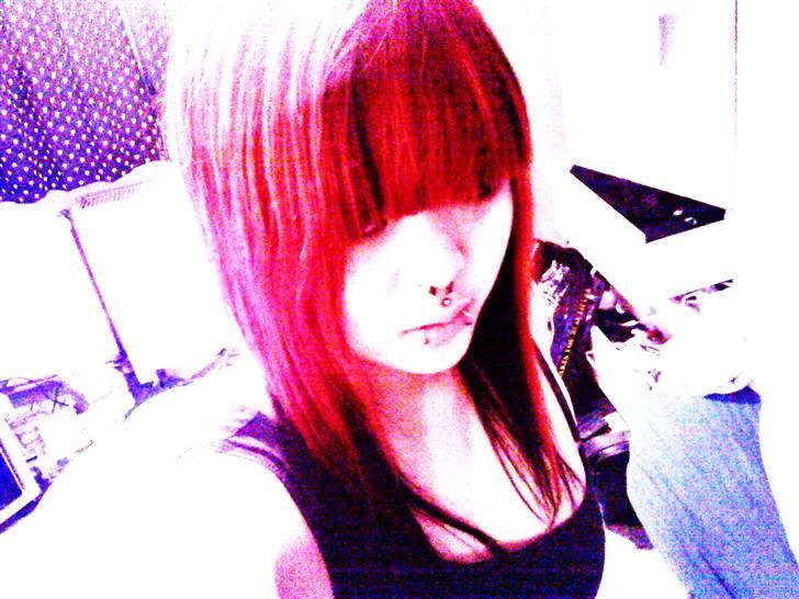 Kvinde Anna - Going red once again ^__^ billede 3