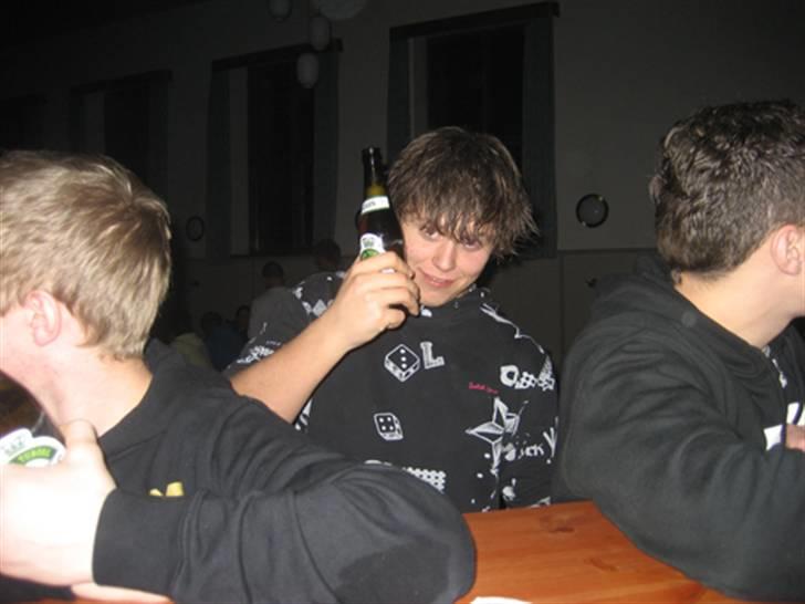 Mand jan  - får lige en lille øl  billede 3