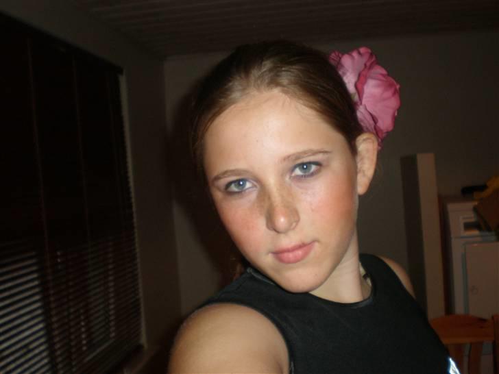 Kvinde Regitze <3 - Det er et lidt gammelt billed :D Har slet ikke det hår længere :D billede 2