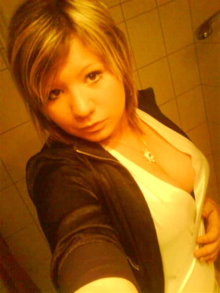 Kvinde Lisa<'3 - bal d. 14 marts 09. billede 2