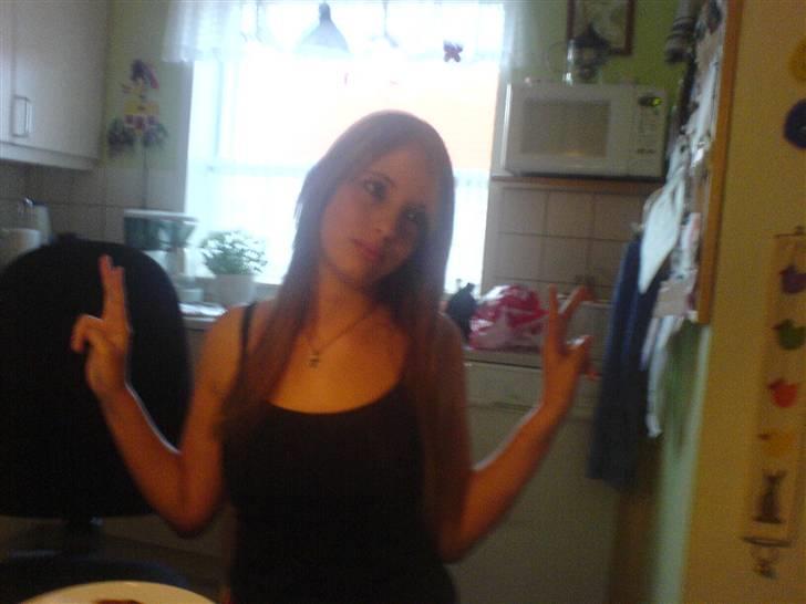 Kvinde Mia - haha billede 4