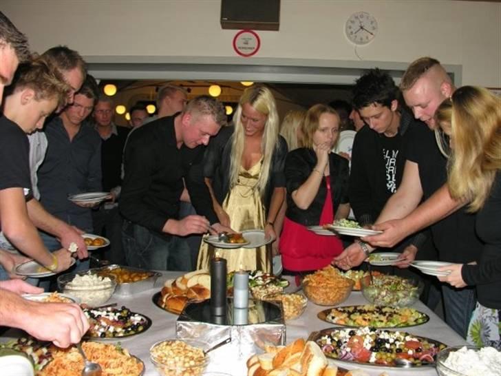 Kvinde Beate - mig i midten :) billede 10