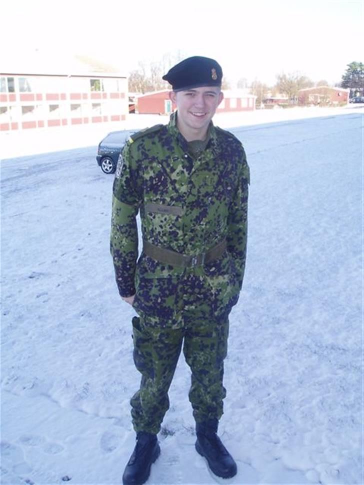Mand Allan Hansen - Så var man lige i militæret :D billede 3
